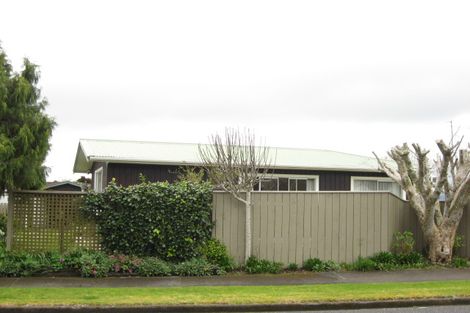 Photo of property in 90 Manu Crescent, Upper Vogeltown, New Plymouth, 4310