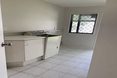 Photo of property in 20 Gillard Place, Eastern Beach, Auckland, 2012