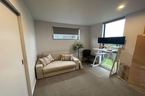 Photo of property in 28 Mount Creighton Crescent, Wanaka, 9305