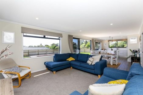Photo of property in 3 Greenridge Lane, Merrilands, New Plymouth, 4312