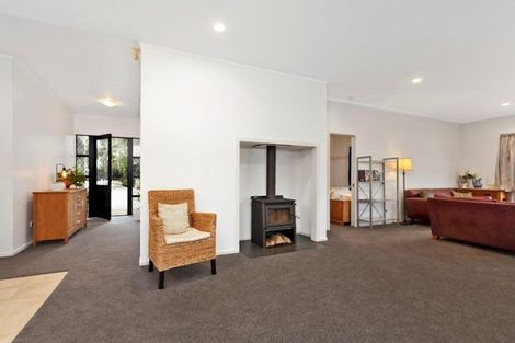 Photo of property in 741a Swanson Road, Swanson, Auckland, 0612