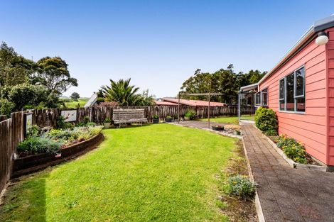 Photo of property in 16 Hussey Street, Oakura, 4314