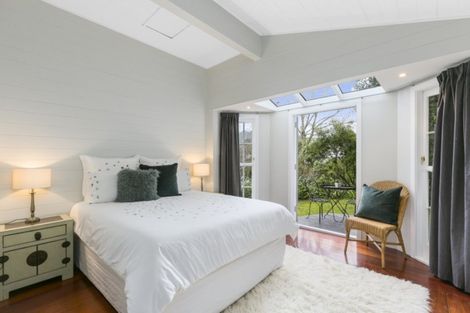 Photo of property in 28 Seaview Road, Paremata, Porirua, 5024