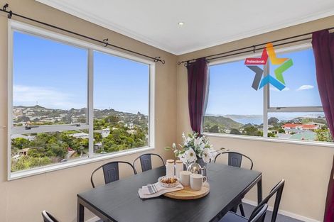 Photo of property in 18 Salford Street, Newlands, Wellington, 6037