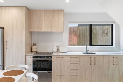 Photo of property in 2/19 Karamu Street, Te Atatu Peninsula, Auckland, 0610