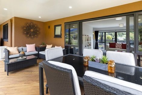 Photo of property in 15 Beach Road, Waikawa, Picton, 7220