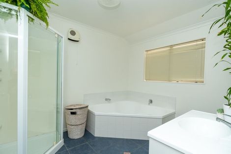 Photo of property in 22 Farringdon Avenue, Rototuna North, Hamilton, 3210