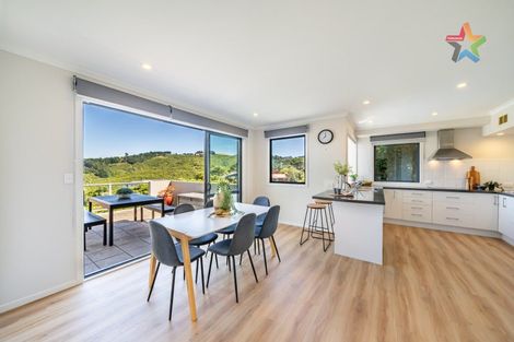 Photo of property in 7 Green Park Lane, Korokoro, Lower Hutt, 5012