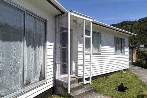 Photo of property in 257 Wellington Road, Wainuiomata, Lower Hutt, 5014