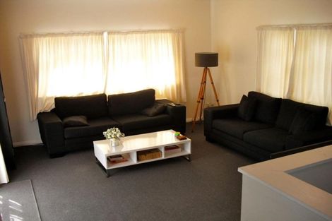 Photo of property in 32 Tirimoana Road, Te Atatu South, Auckland, 0602
