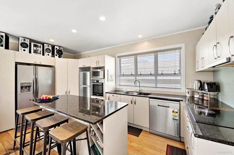 Photo of property in 32 Oakland Avenue, Papatoetoe, Auckland, 2025