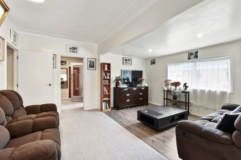 Photo of property in 15 Laurie Avenue, Papakura, 2110