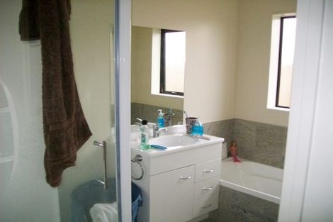 Photo of property in 12 Shrule Place, Huntington, Hamilton, 3210