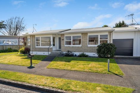 Photo of property in 55 Karaka Crescent, Levin, 5510