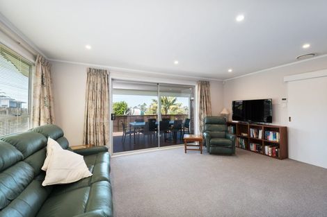 Photo of property in 17 Fitzwater Place, Henderson, Auckland, 0612