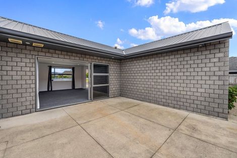 Photo of property in 2 Cupples Street, Papamoa Beach, Papamoa, 3118