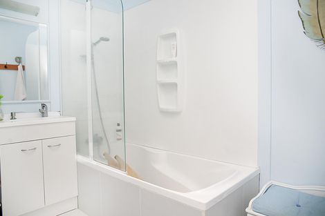 Photo of property in 19 Correa Court, Goodwood Heights, Auckland, 2105