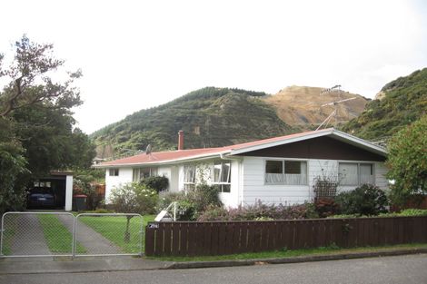 Photo of property in 61 Ruahine Street, Paraparaumu, 5032
