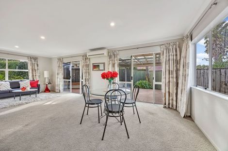 Photo of property in 13 Bridgehead Cove, West Harbour, Auckland, 0618