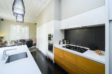 Photo of property in 16 Bond Street, Marton, 4710