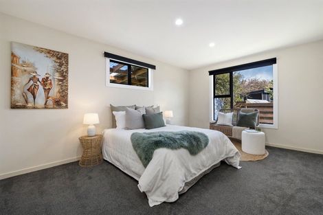 Photo of property in 35 Oregon Drive, Kelvin Heights, Queenstown, 9300