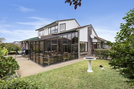 Photo of property in 77a Mirrabooka Avenue, Botany Downs, Auckland, 2010