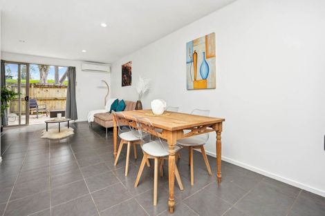 Photo of property in 8/85 Portage Road, New Lynn, Auckland, 0600