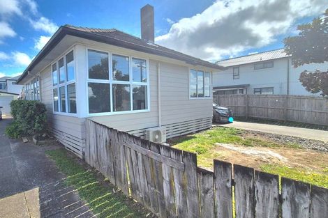 Photo of property in 20 Farnborough Crescent, Mangere, Auckland, 2022