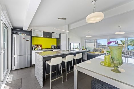 Photo of property in 1/64 Seaview Road, Castor Bay, Auckland, 0620