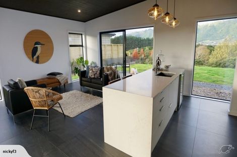 Photo of property in 7 Te Heke Place, Waikanae, 5036