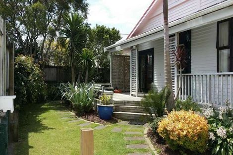 Photo of property in 29 Paynters Avenue, Strandon, New Plymouth, 4312