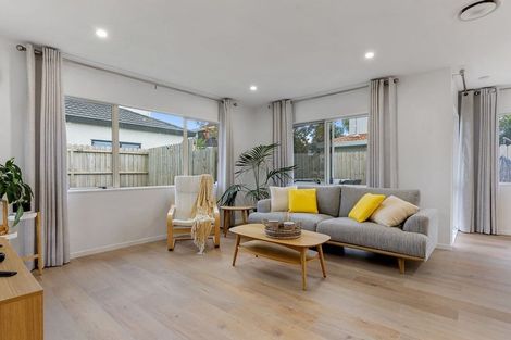 Photo of property in 2/1 Mossop Rise, Glenfield, Auckland, 0629