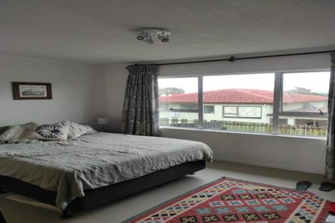 Photo of property in 2/6 Benygloe Place, Highland Park, Auckland, 2010