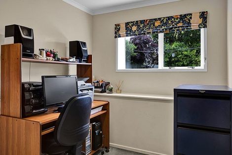 Photo of property in 14 Montana Place, Merrilands, New Plymouth, 4312