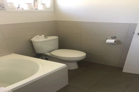 Photo of property in 224 Glamorgan Drive, Northcross, Auckland, 0630