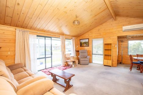 Photo of property in 12 Walton Place, Ngatea, 3503