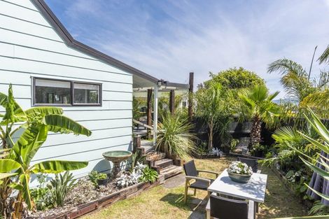 Photo of property in 2 Island View Terrace, Waikanae Beach, Waikanae, 5036
