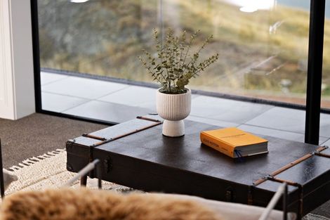 Photo of property in 6 Florence Close, Queenstown Hill, Queenstown, 9300