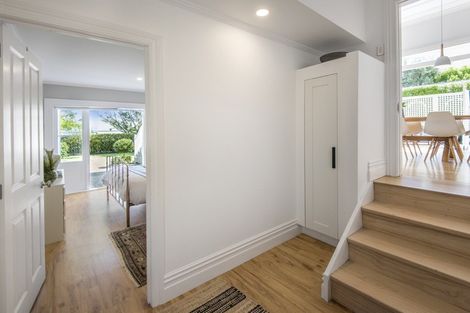 Photo of property in 7 Summer Street, Stanley Point, Auckland, 0624