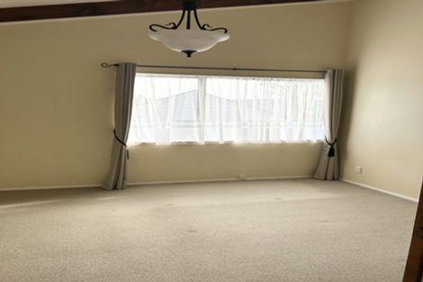 Photo of property in 2/21 Tiri Tiri Road, Birkdale, Auckland, 0626