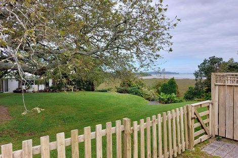 Photo of property in 21 Oakpark Place, West Harbour, Auckland, 0618