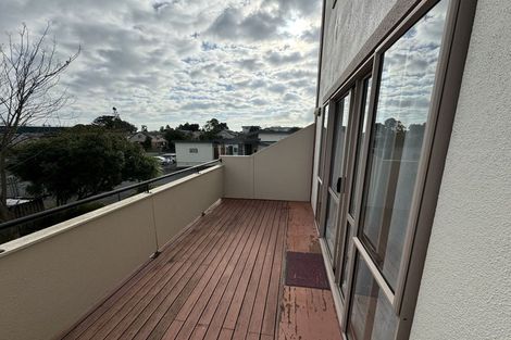 Photo of property in Lakeview Terrace, 19/14 Ambrico Place, New Lynn, Auckland, 0600