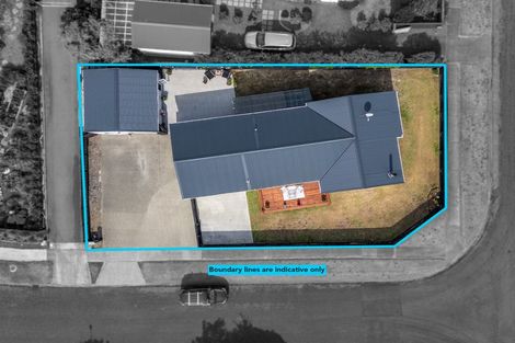 Photo of property in 21 Reeves Street, Waikanae Beach, Waikanae, 5036