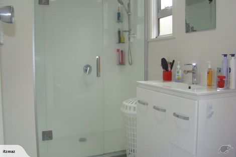 Photo of property in 14 South Road, Moturoa, New Plymouth, 4310