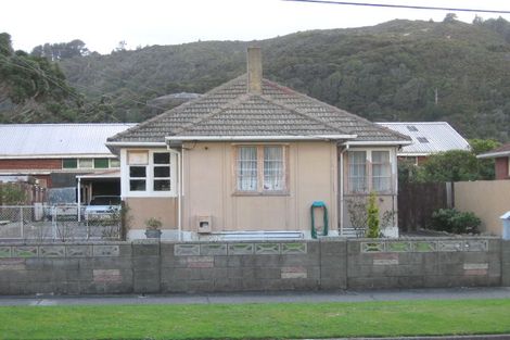Photo of property in 4 Molesworth Street, Taita, Lower Hutt, 5011