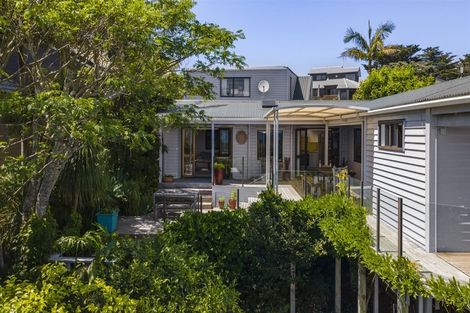 Photo of property in 22 Kathy Terrace, Stanmore Bay, Whangaparaoa, 0932