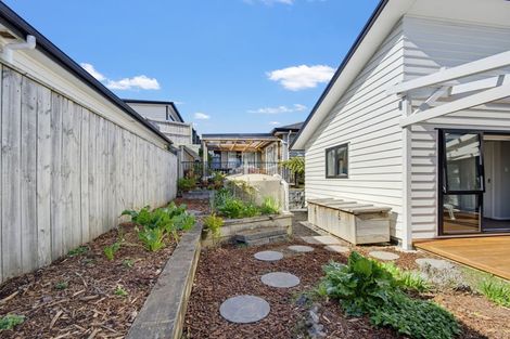 Photo of property in 6 Reserva Crescent, Kumeu, 0810