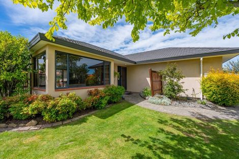 Photo of property in 8 Arataki Road, Havelock North, 4130