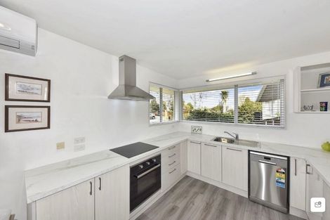 Photo of property in 1/23 Crofton Road, Harewood, Christchurch, 8051