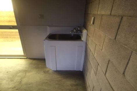 Photo of property in 2 Kingussie Place, Highland Park, Auckland, 2010